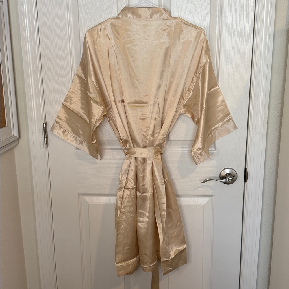Elegant Champaign color kimono style Satin Robe. New. Never been worn L pockets - Picture 4 of 5